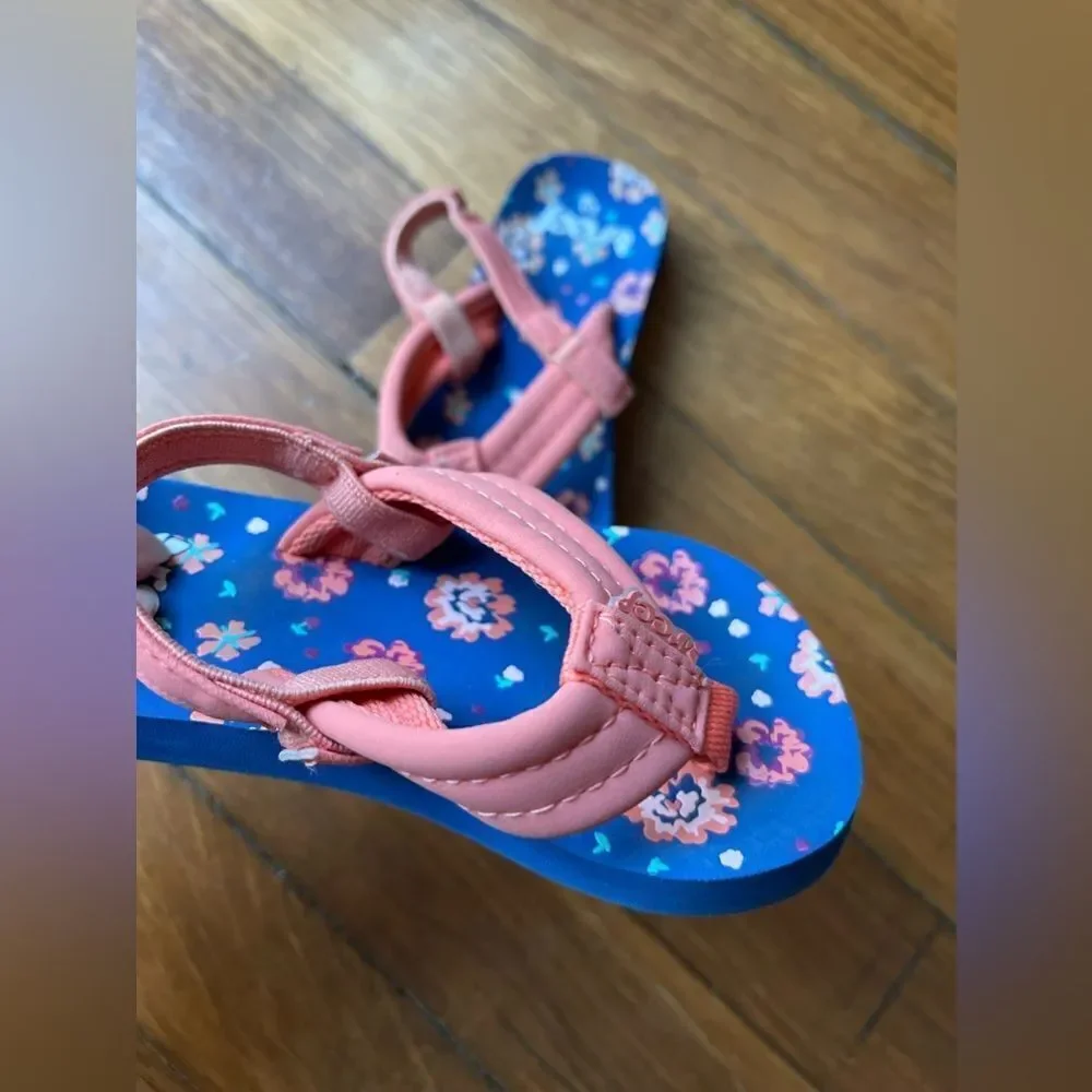 🌸 Toddler girl 3/4 REEF flip flops pink and blue floral 🌸